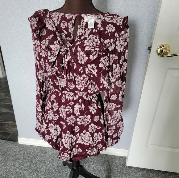NWT! Sexy Floral Romper - Picture 5 of 6